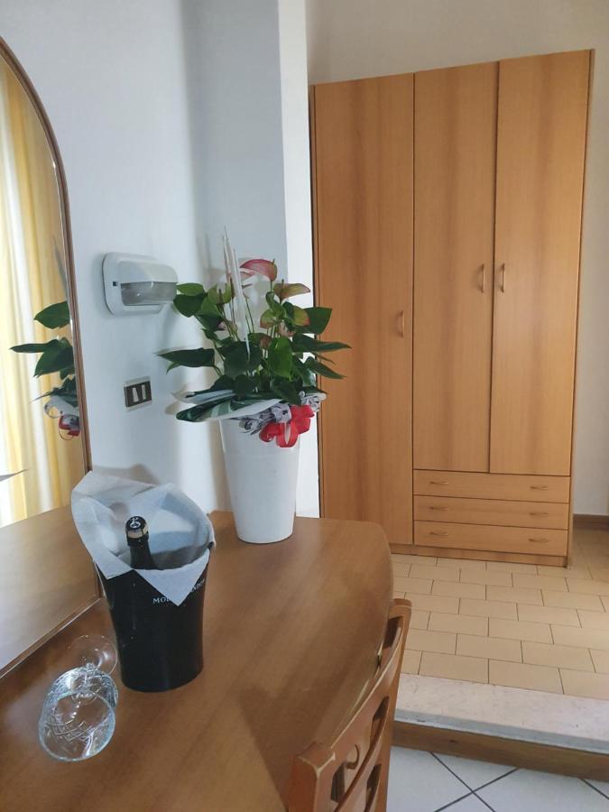 Hotel Venezia San Mauro Mare Szoba fotó
